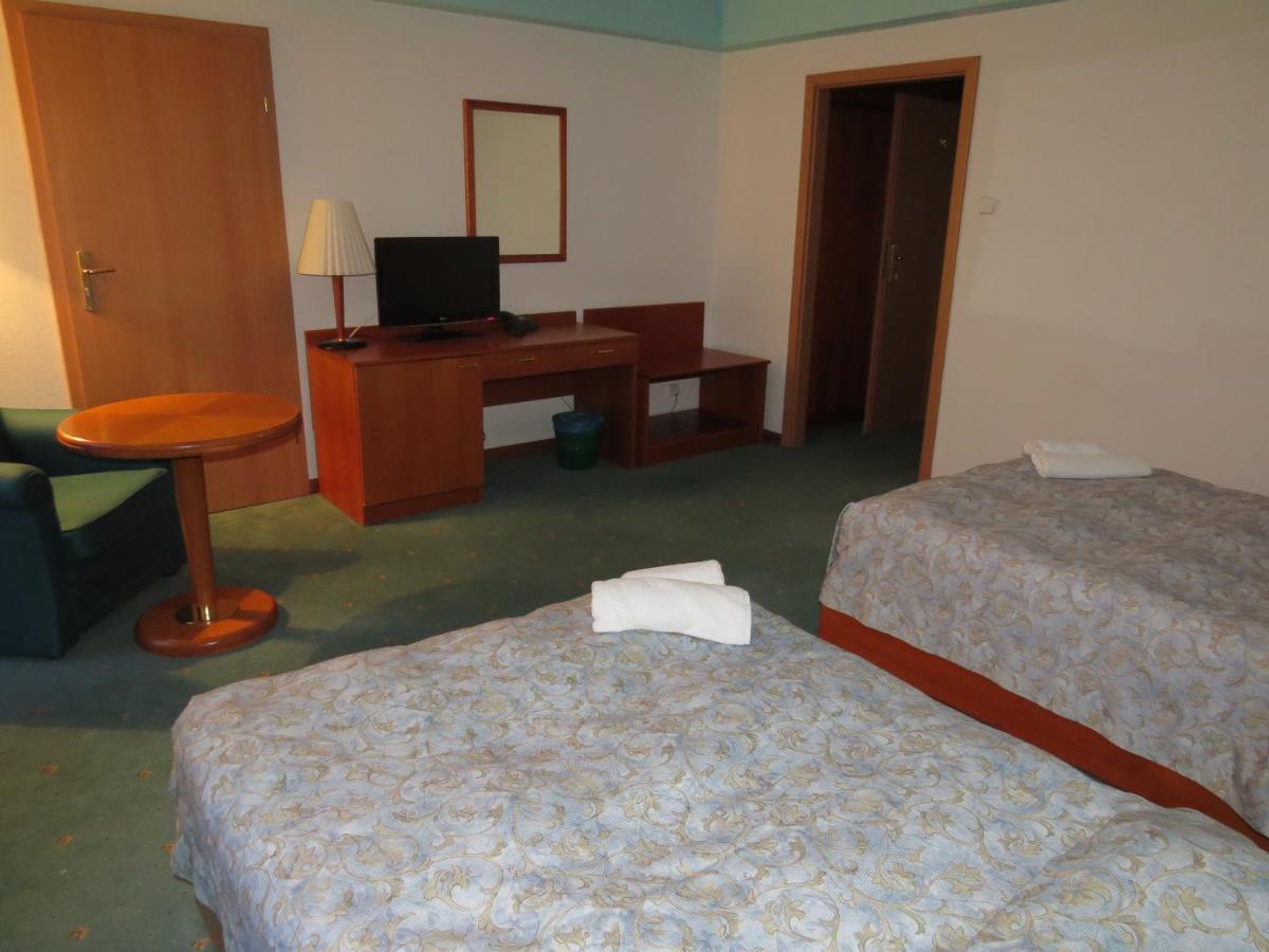 Elekt Czaplinek Hotel Kültér fotó