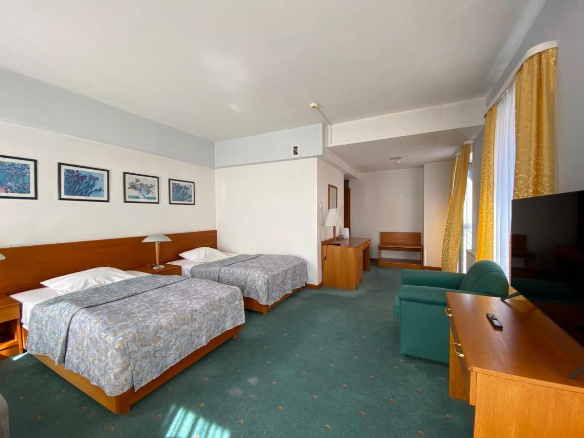 Elekt Czaplinek Hotel Kültér fotó