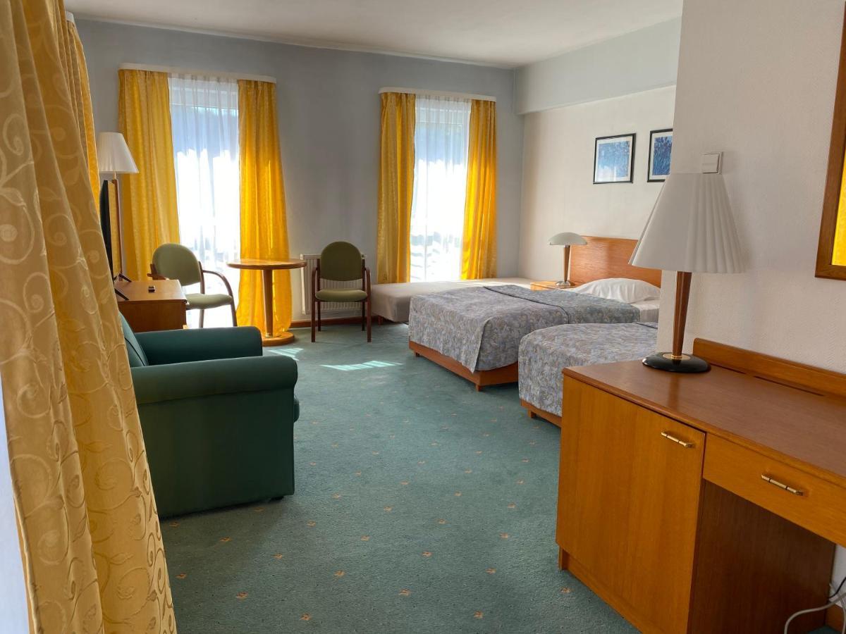 Elekt Czaplinek Hotel Kültér fotó